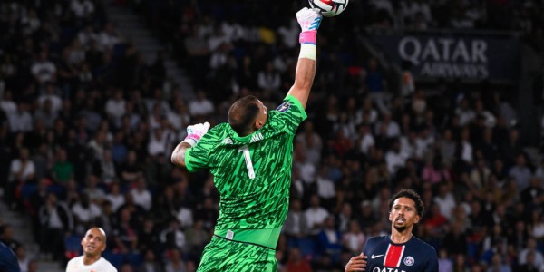 多纳鲁马加盟曼联：红魔防线重塑的关键一步