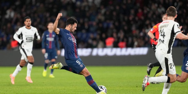 法甲-K77双响马尤卢传射 巴黎5-0十人雷恩距榜首1分