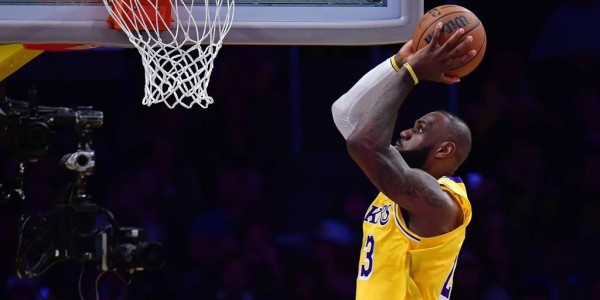 NBA高管：湖人未官宣詹姆斯执行球员选项 很奇怪