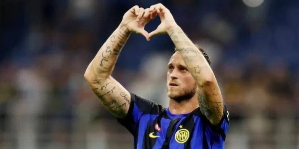 足坛一夜地震：曼联签约遭沙特挖角反击，穆帅欧冠再遇苦主！