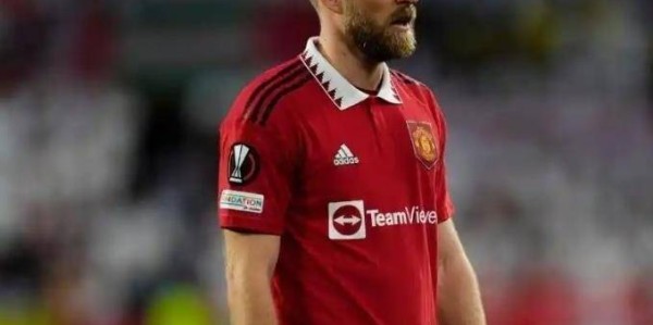 意难平！热刺时隔17年再夺冠，相比起凯恩，这位足坛斗士更加遗憾