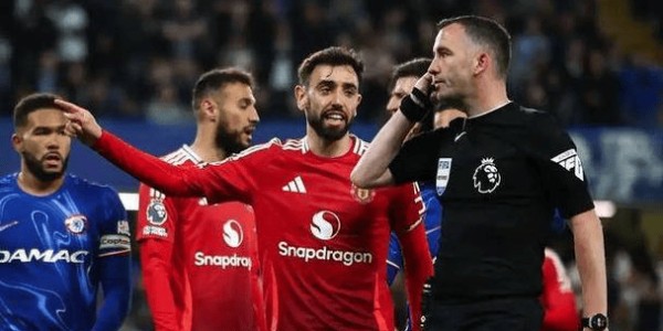 欧联杯巅峰对决：热刺 VS 曼联，谁能笑到最后？