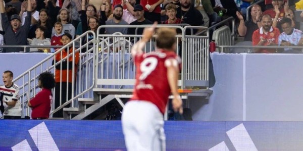 曼联4-1热身两连胜，库尼亚轮休霍伊伦德破荒！中锋进球带来双赢局面